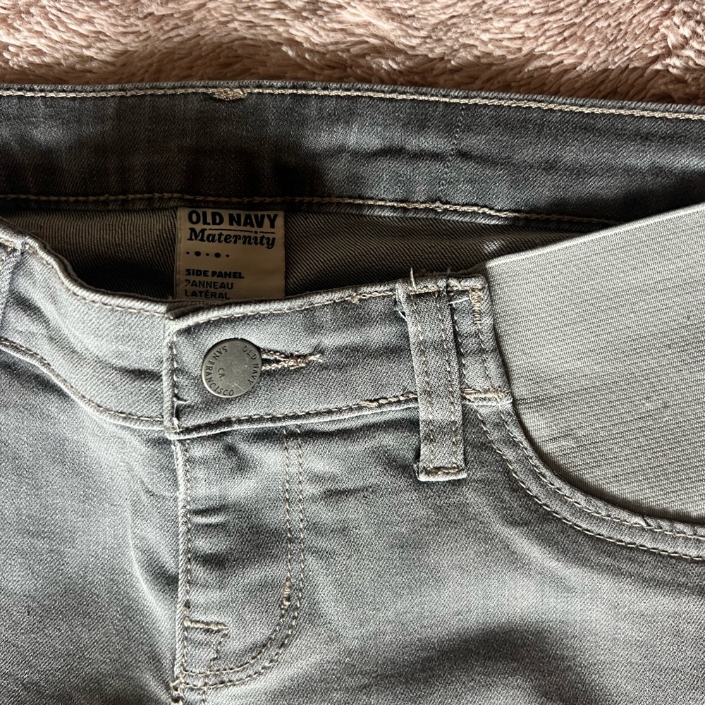Old Navy Gray Maternity Jeans size 6 with side panel